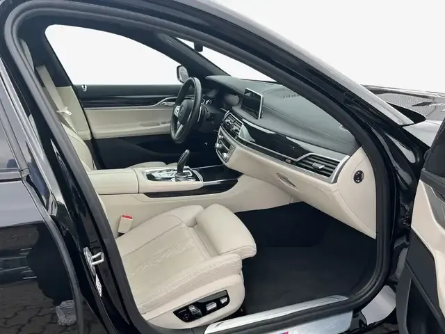 BMW 745