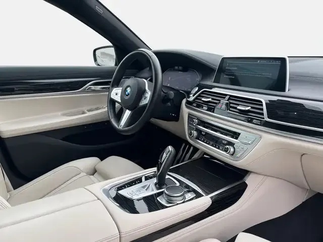 BMW 745