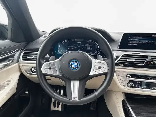 BMW 745