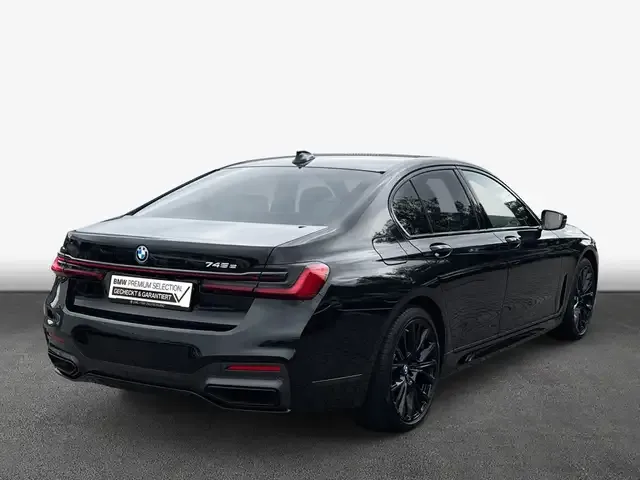 BMW 745