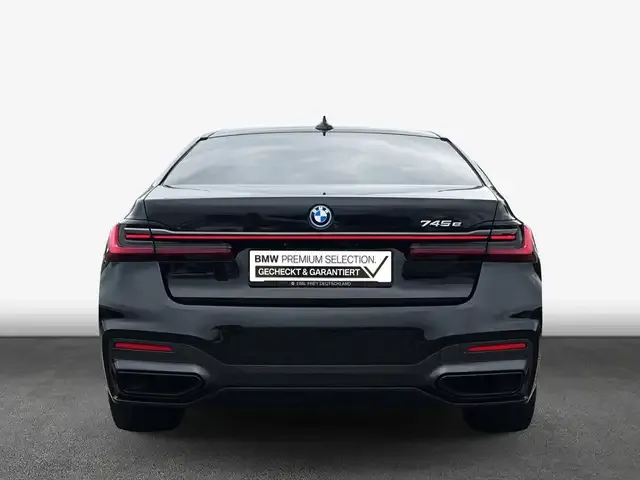 BMW 745