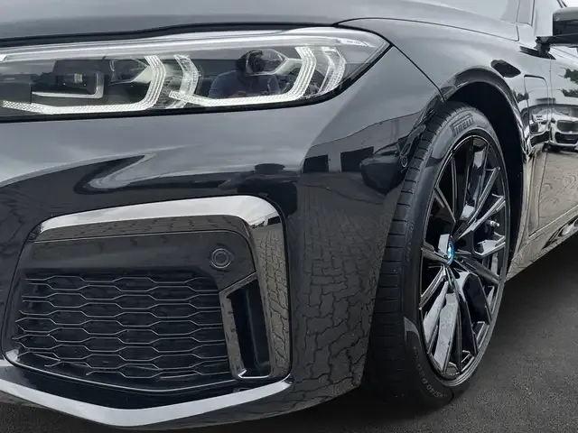 BMW 745