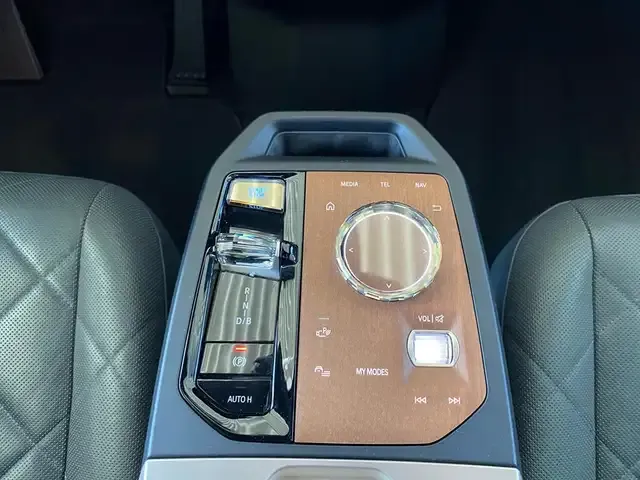 BMW iX