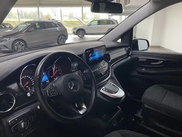 Mercedes-Benz V 250