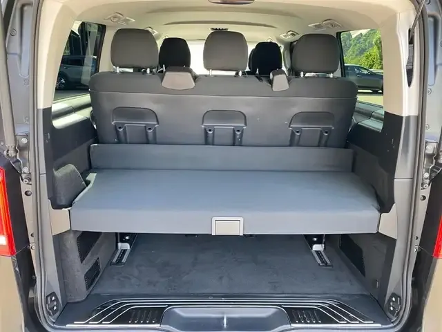 Mercedes-Benz V 220
