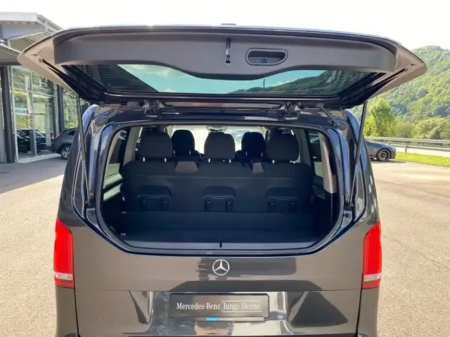Mercedes-Benz V 220