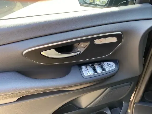 Mercedes-Benz V 220