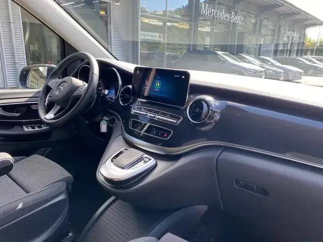 Mercedes-Benz V 220