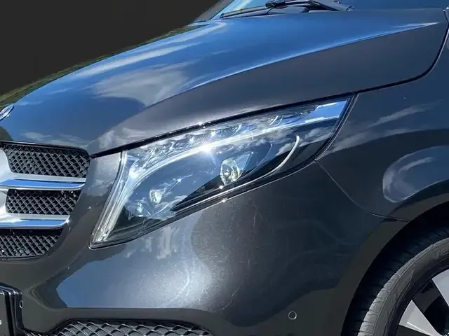 Mercedes-Benz V 220