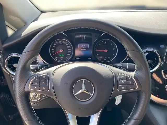Mercedes-Benz V 220