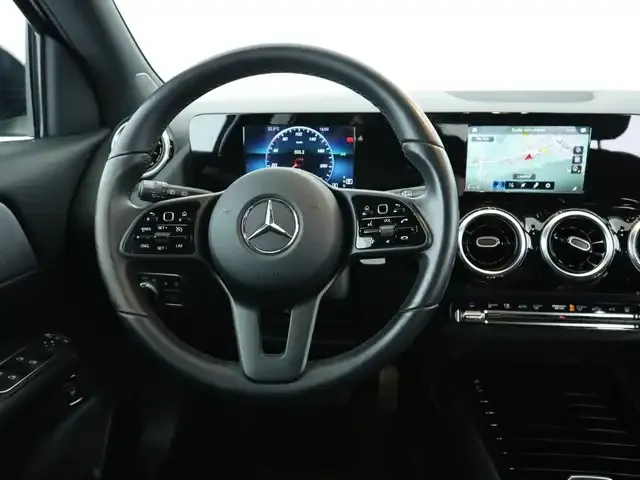 Mercedes-Benz GLA 220