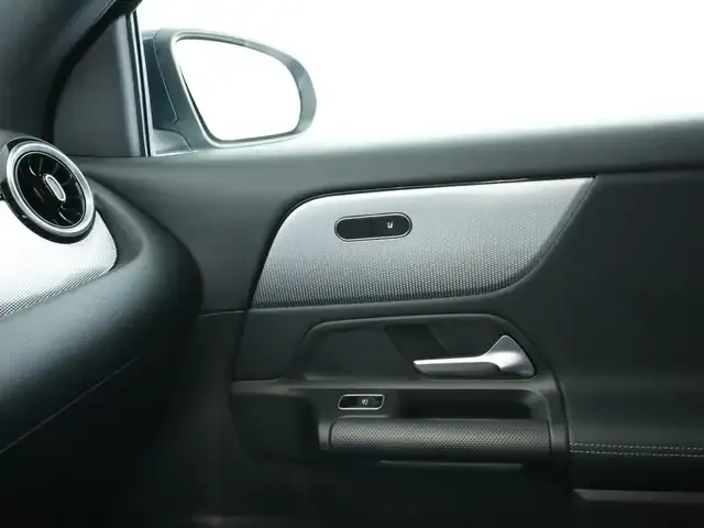 Mercedes-Benz GLA 220