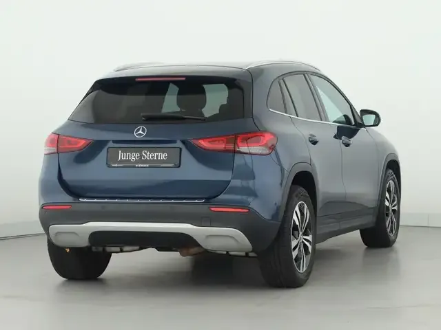 Mercedes-Benz GLA 220