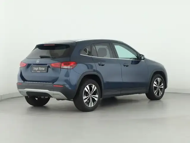 Mercedes-Benz GLA 220