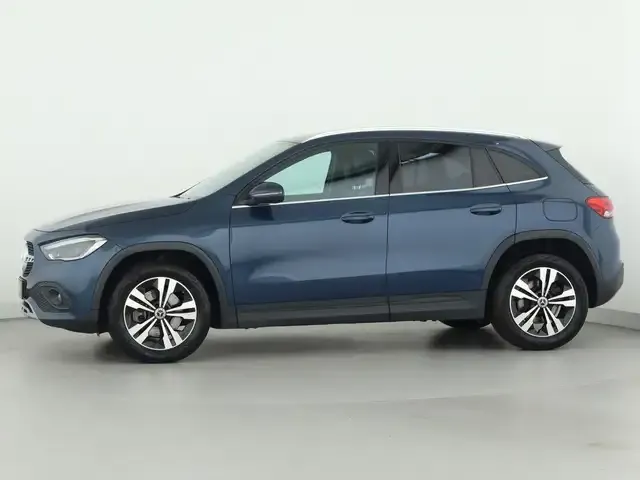 Mercedes-Benz GLA 220