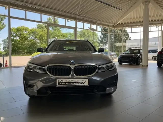 BMW 330
