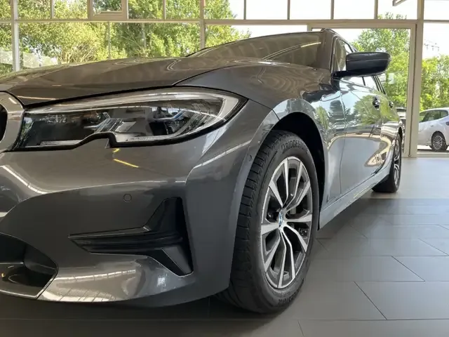 BMW 330