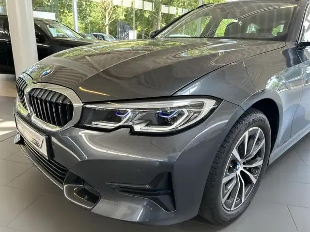 BMW 330