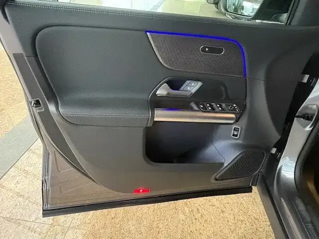 Mercedes-Benz EQA 300