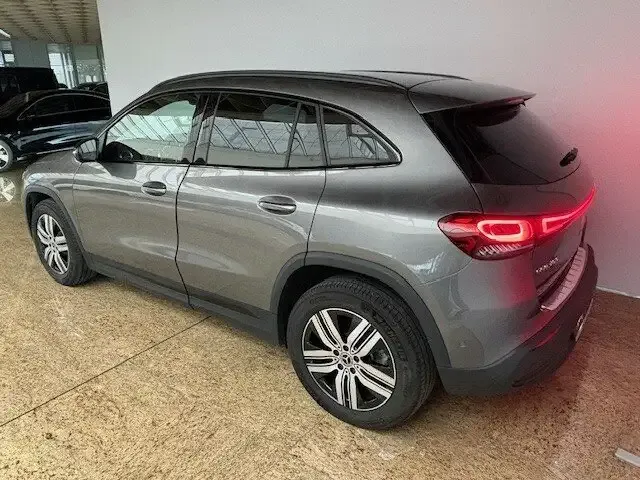 Mercedes-Benz EQA 300