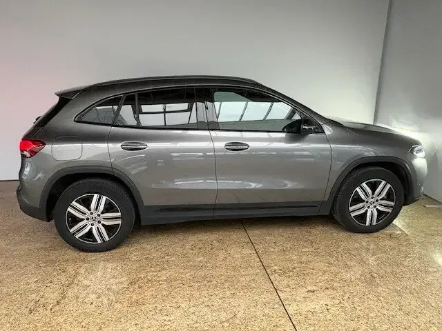 Mercedes-Benz EQA 300