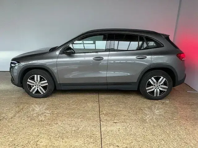 Mercedes-Benz EQA 300