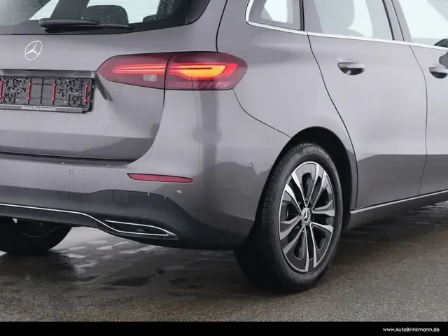 Mercedes-Benz B 180