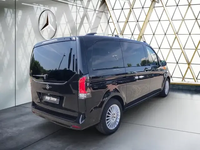 Mercedes-Benz V 220