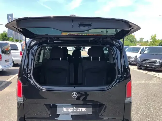 Mercedes-Benz V 220