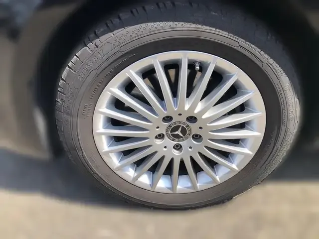 Mercedes-Benz V 220