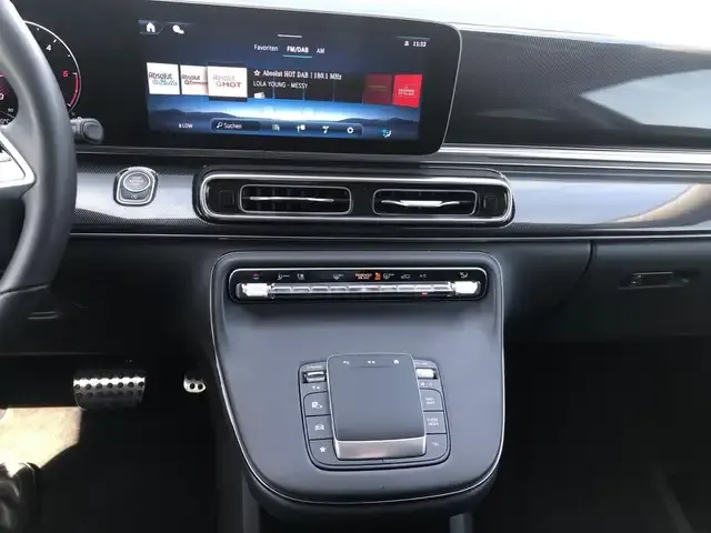 Mercedes-Benz V 220