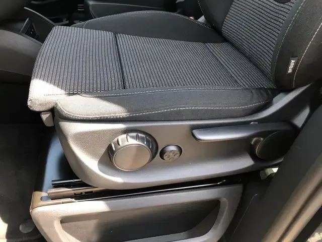 Mercedes-Benz V 220