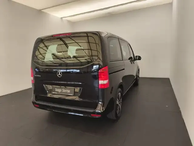 Mercedes-Benz V 220