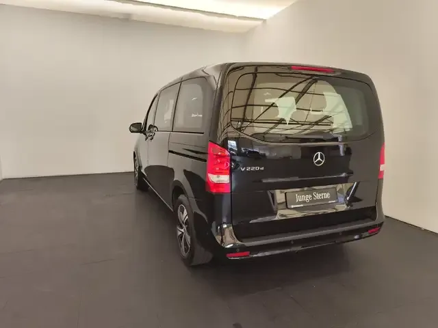 Mercedes-Benz V 220