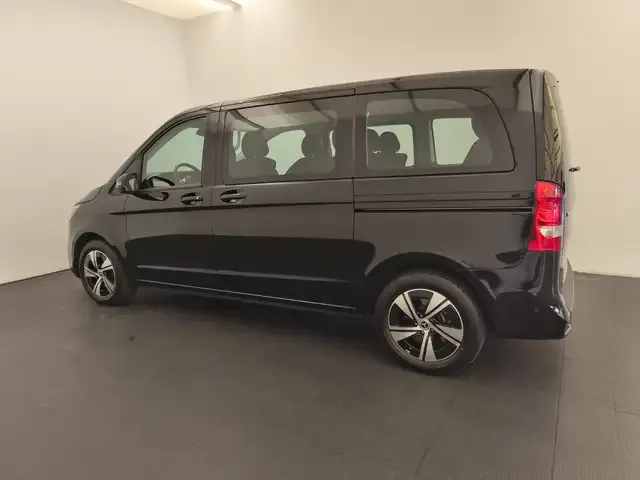 Mercedes-Benz V 220