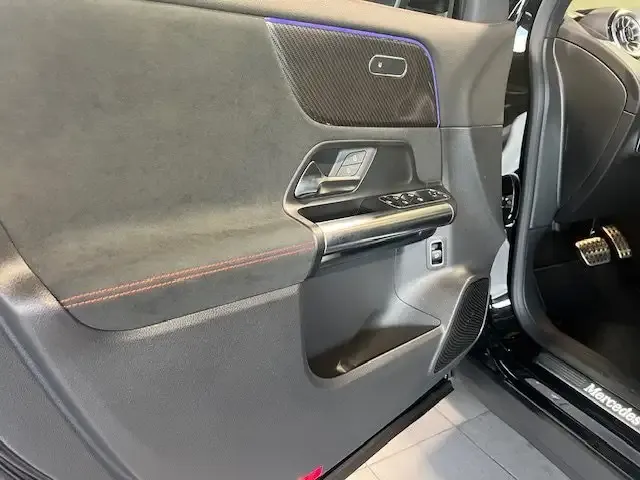 Mercedes-Benz GLA 220