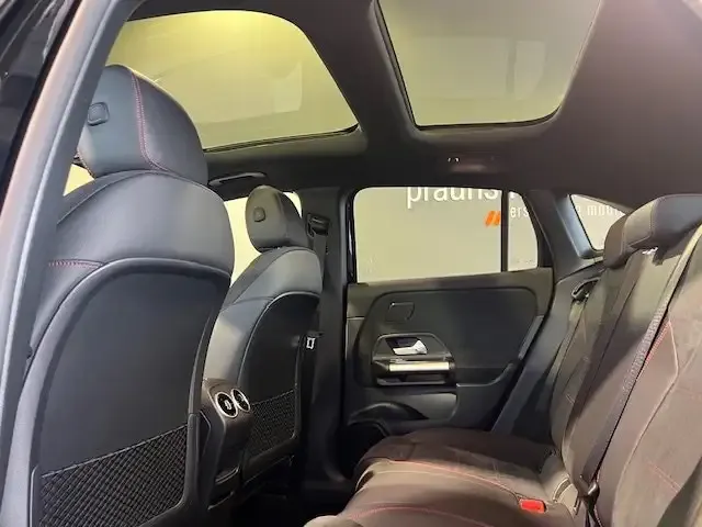 Mercedes-Benz GLA 220