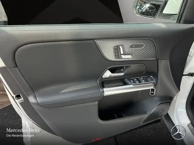 Mercedes-Benz EQA 300