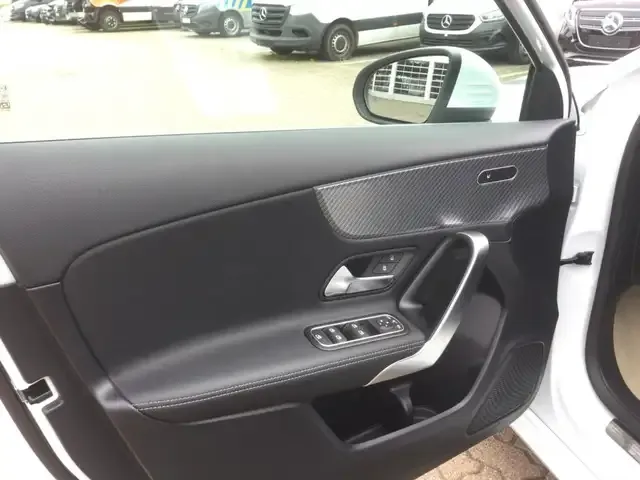 Mercedes-Benz A 220