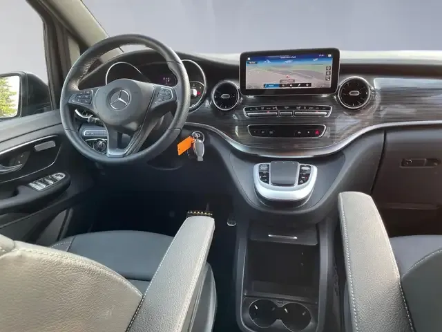 Mercedes-Benz V 250