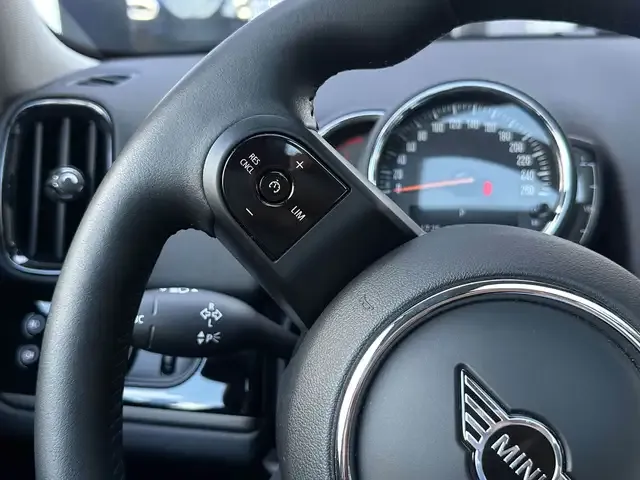 MINI One Countryman
