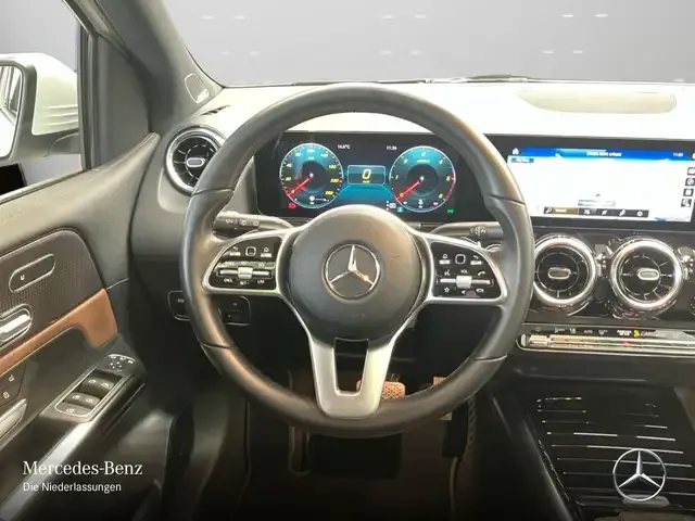 Mercedes-Benz B 220