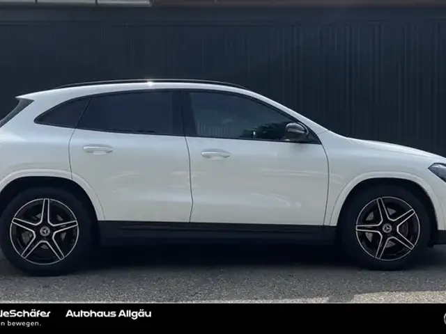 Mercedes-Benz GLA 200