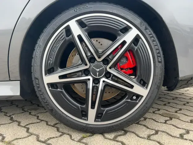 Mercedes-Benz CLA 35 AMG