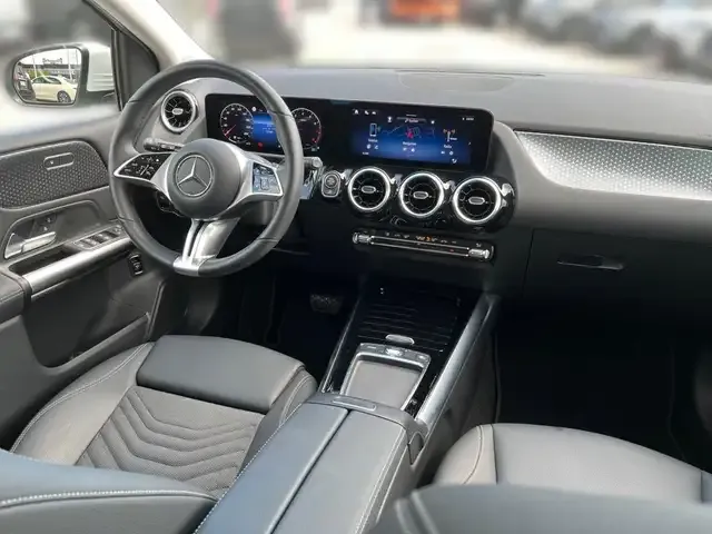 Mercedes-Benz B 180