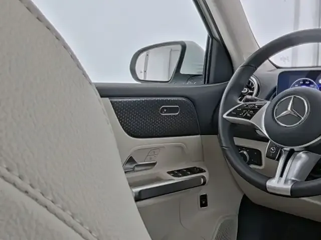 Mercedes-Benz EQB 300