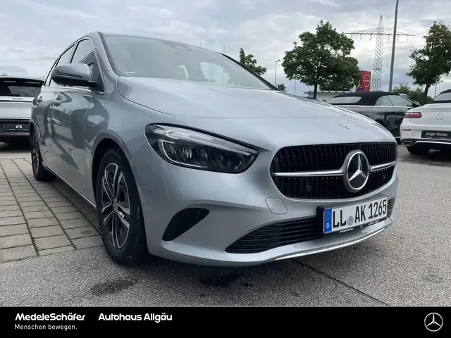 Mercedes-Benz B 200