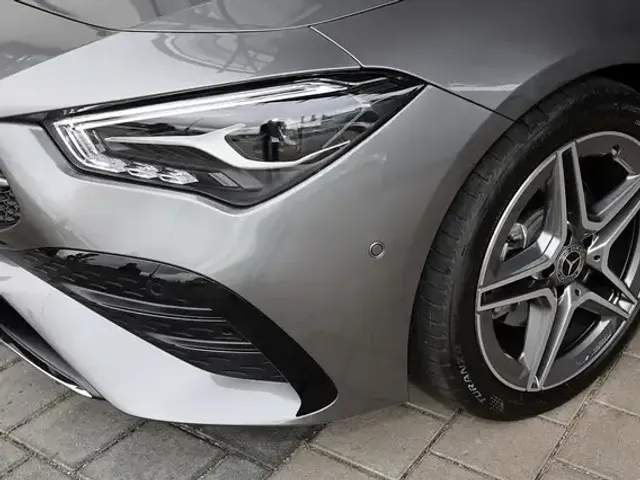 Mercedes-Benz CLA 180