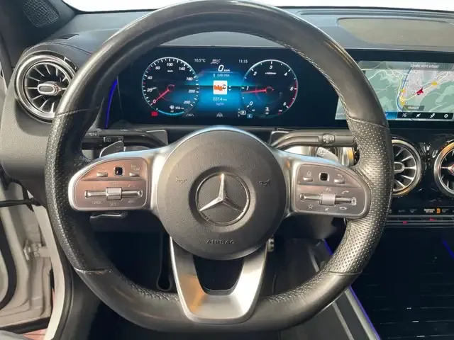 Mercedes-Benz GLB 220