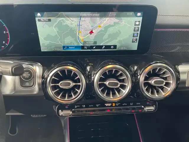 Mercedes-Benz GLB 220